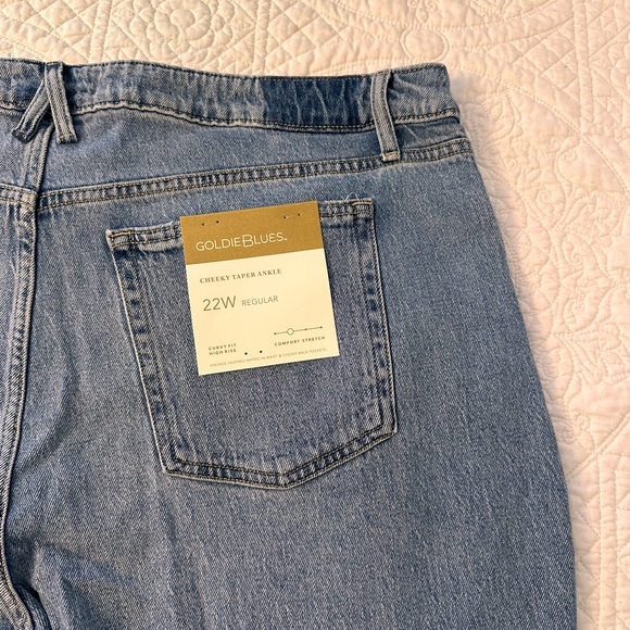 NWT MAURICES - PLUS SIZE GOLDIE BLUE LIGHT CHEEKY TAPER ANKLE JEAN - Picture 7 of 10
